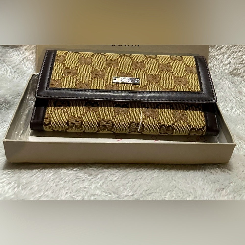 *SOLD* New Designer Wallet